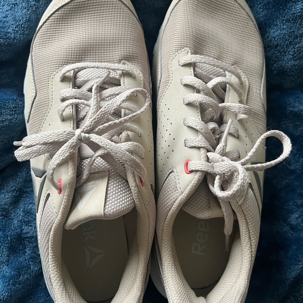 New w/o tags tennis shoes…. Never worn before